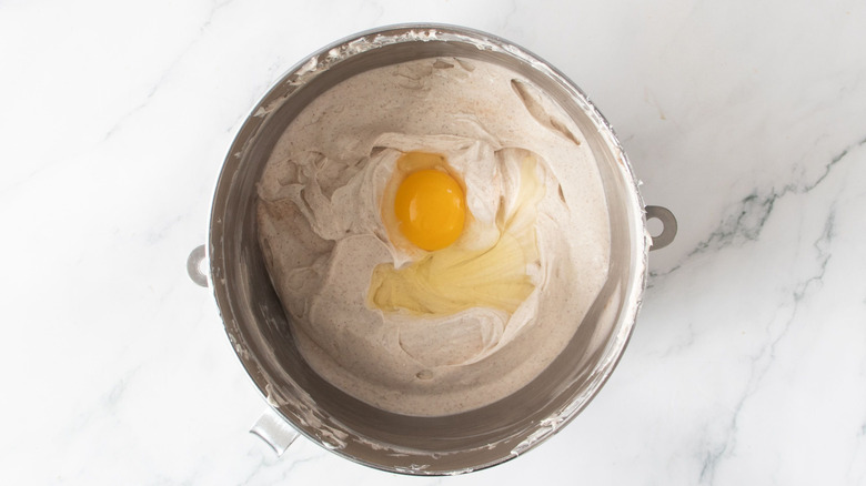 Cream cheese mixture and egg in bowl