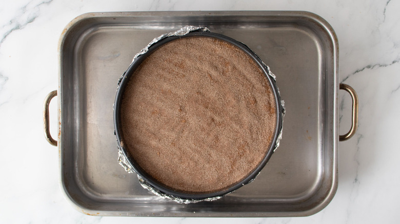 Cinnamon sugar-topped cheesecake in roasting pan