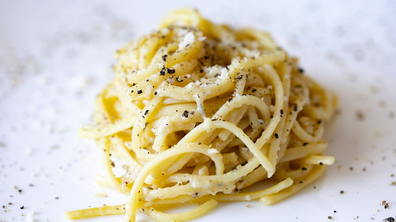 Pile of cacio e pepe pasta