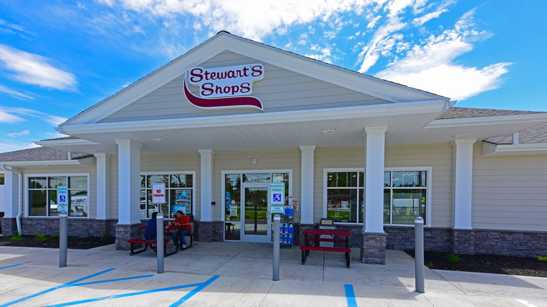 Exterior of a Stewart's Shops location