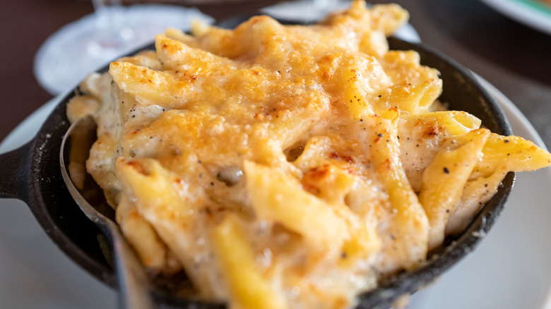 A cast iron skillet of creamy mac and cheese.