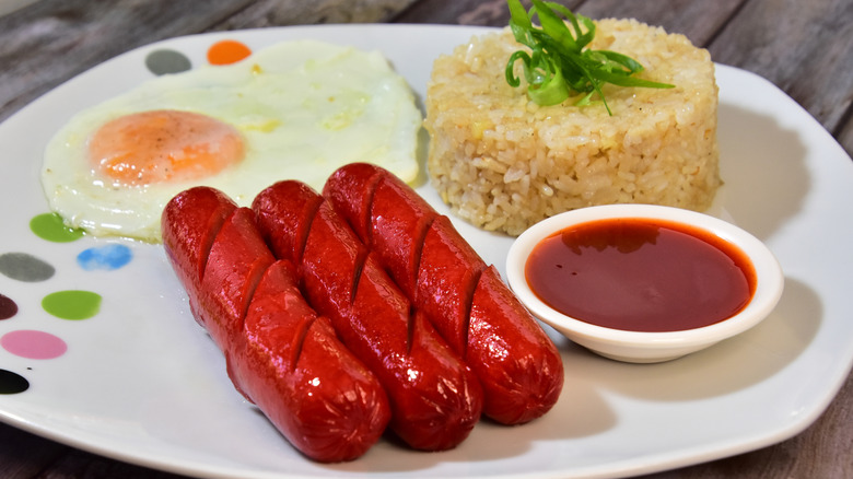 Hot dogs with garlic rice
