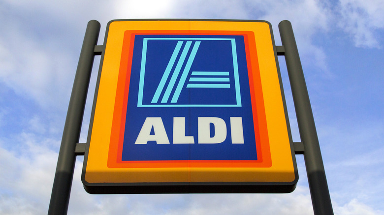 Aldi grocery store sign