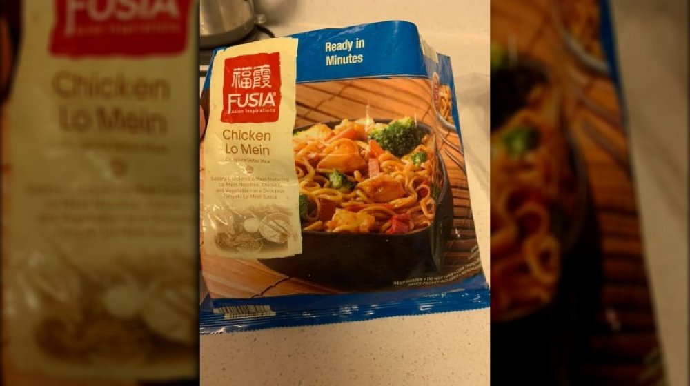 Chicken lo mein dish