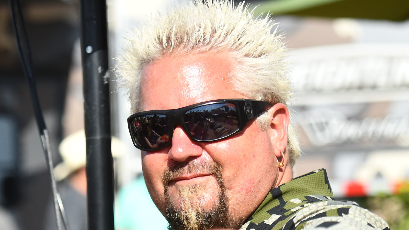 This Is Guy Fieri's Secret To Perfect Garlic Bread