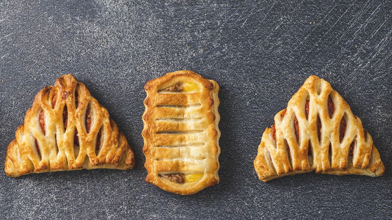 Row of individually sized apple pies