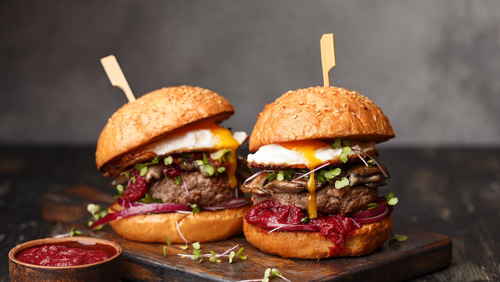 This Is How Hamburgers Really Got Their Name this-is-how-hamburgers-really-got-their-name
