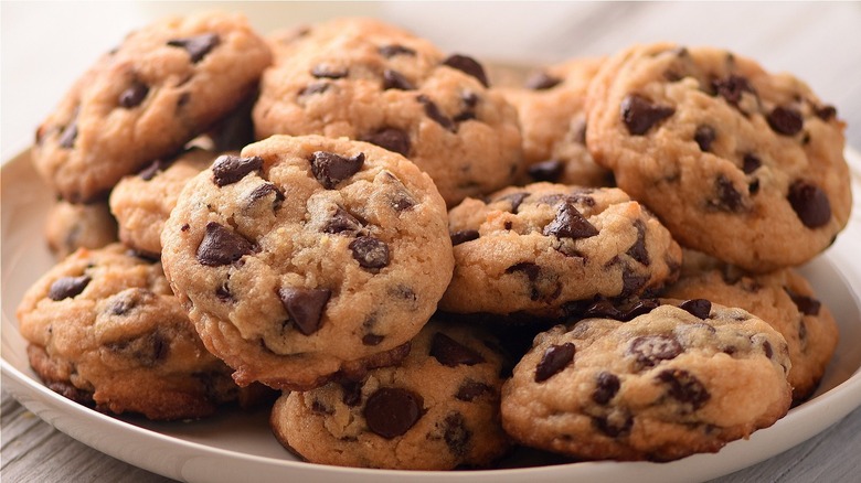 chocolate chip cookies