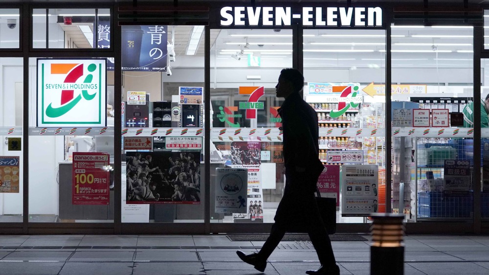 7-Eleven storefront