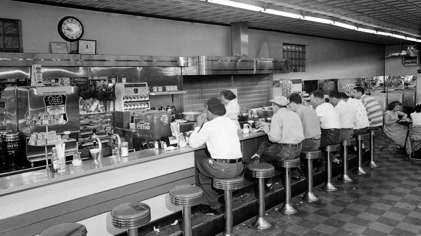 This Is How People Cooked &; Ate Hamburgers In The 1950s