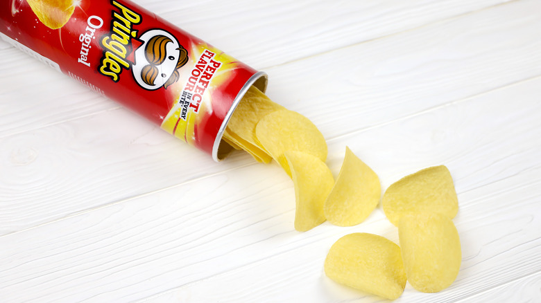 Pringles container