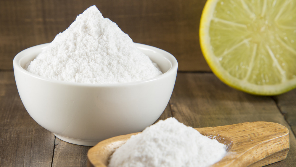 Baking soda with lemon and baking powder