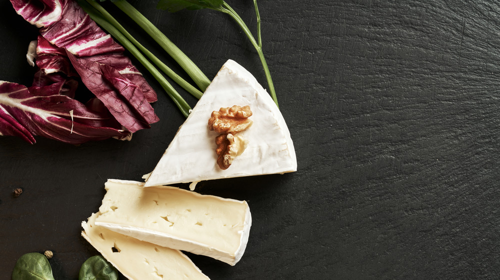 brie cheese and walnuts with red cabbage