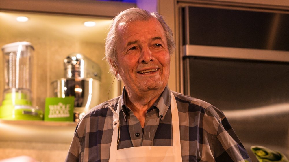 Jaques Pépin teaching a cooking class