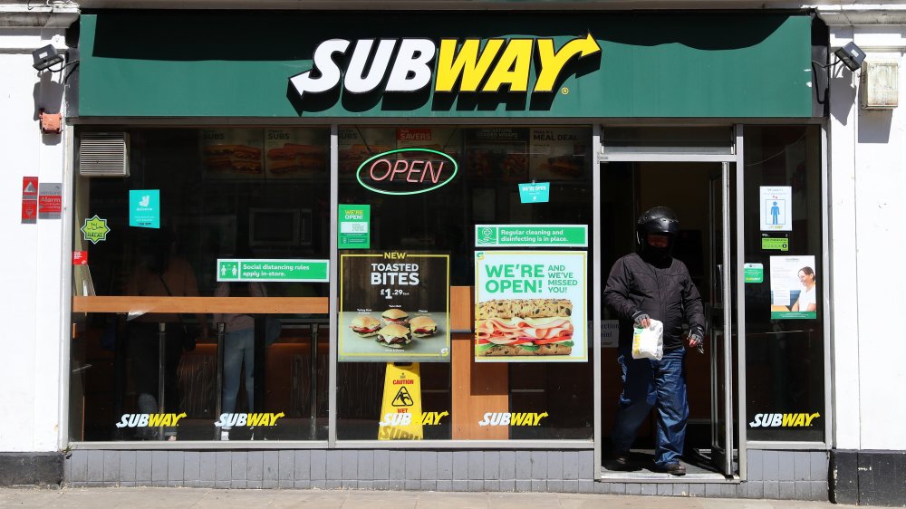 Subway restaurant exterior