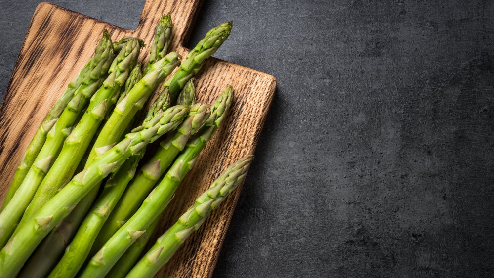 asparagus on a wooden cutting board