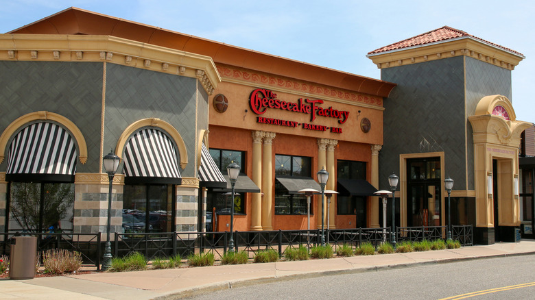 Exterior of The Cheesecake Factory