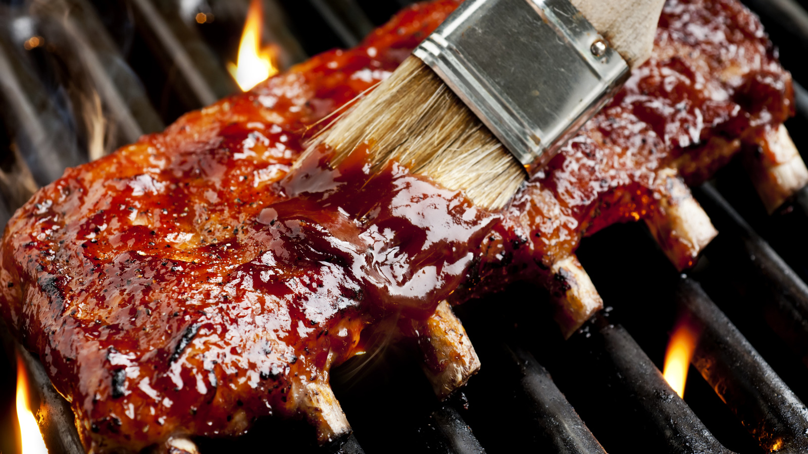 This Is The Best Tip To Prevent BBQ Sauce Build-Up On Your Grill