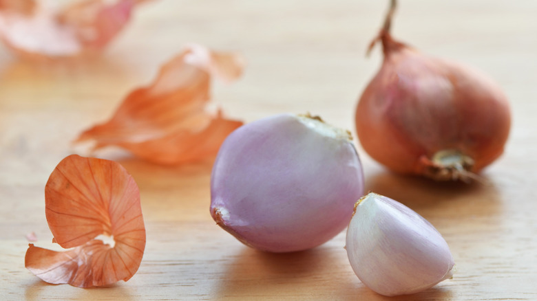 Here's What You Can Substitute For Shallots