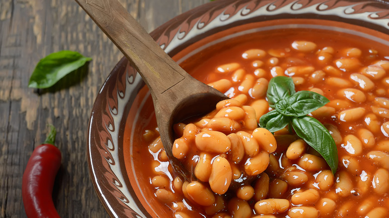 Beans in tomato sauce