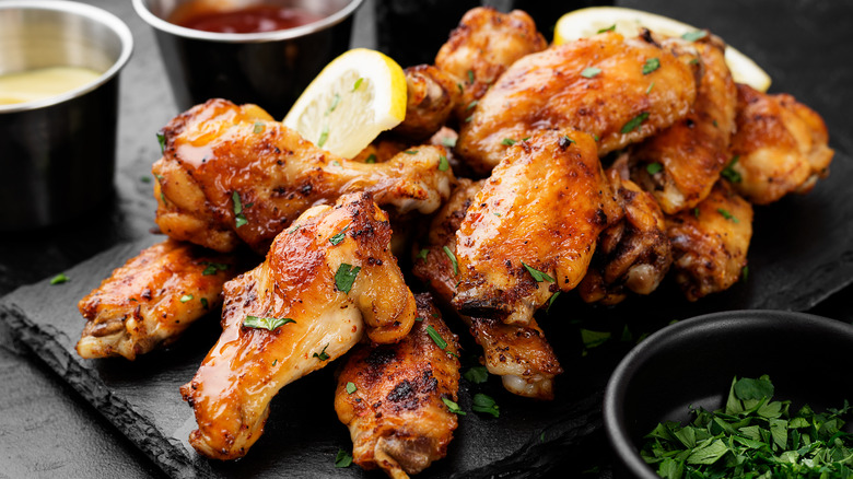 Hot wings with herbs and sauces