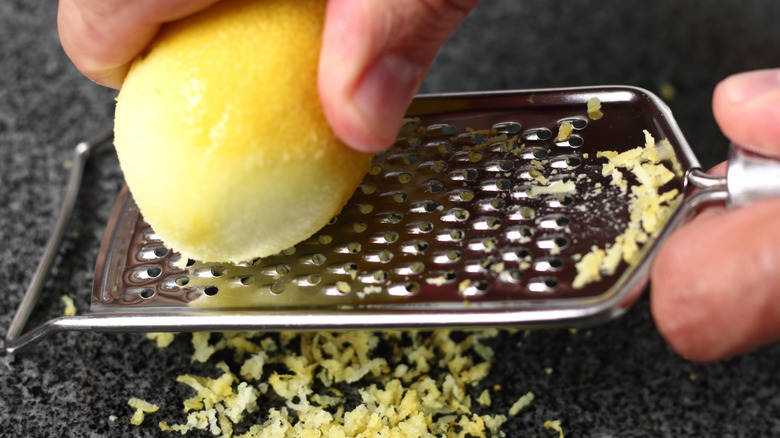 Grating lemon on a microplane