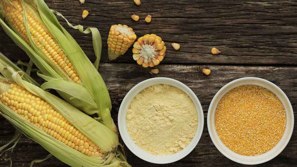 Bowls of grits and polenta with corn