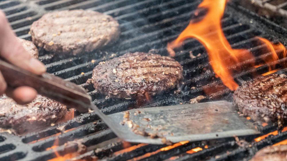 grilling burgers