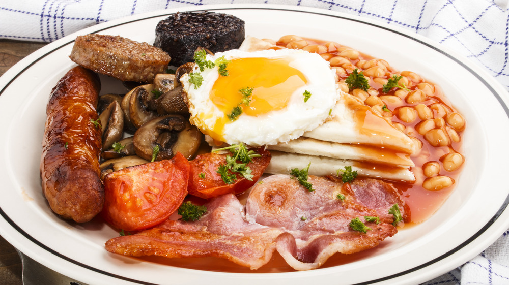 Full Irish Breakfast with tomatoes and mushrooms