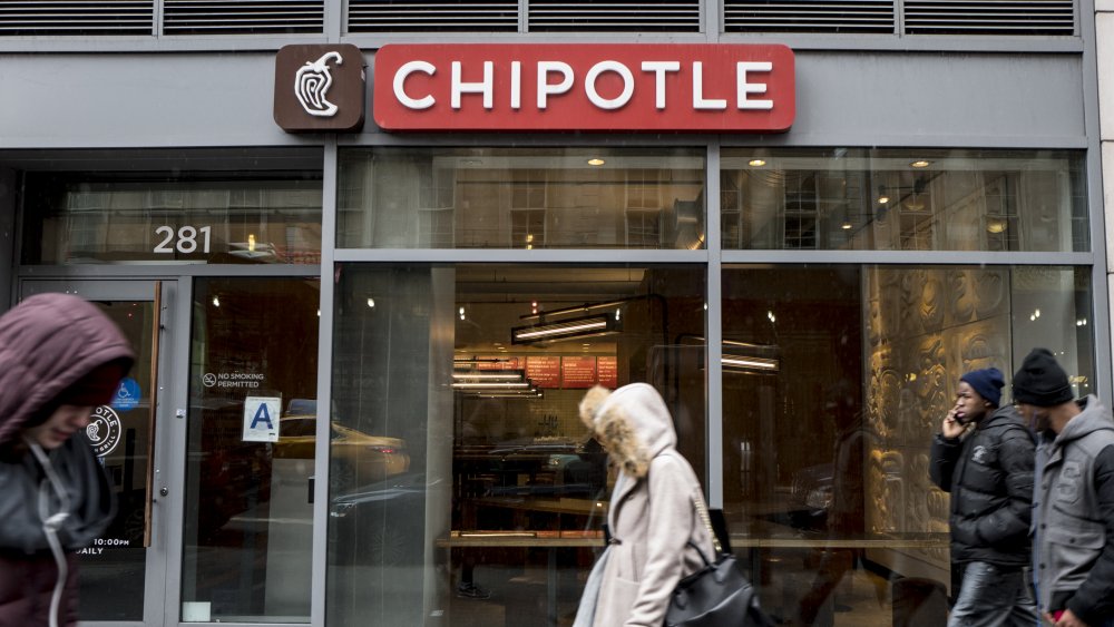 what it's really like to work at chipotle