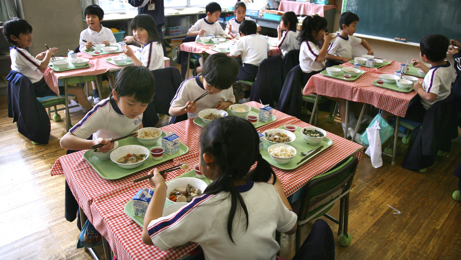 This Is What Japanese School Lunches Really Look Like this-is-what-japanese-school-lunches-really-look-like
