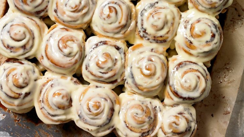 cinnabon cinnamon rolls