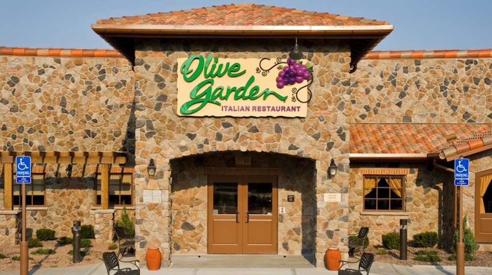 Front entrance of Olive Garden restaurant