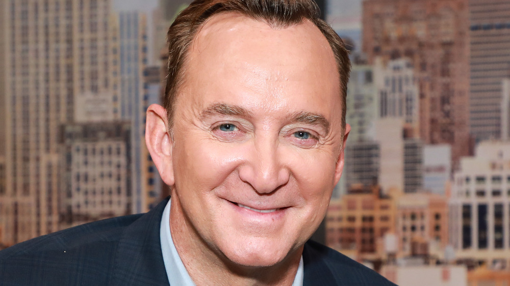 Clinton Kelly with cityscape