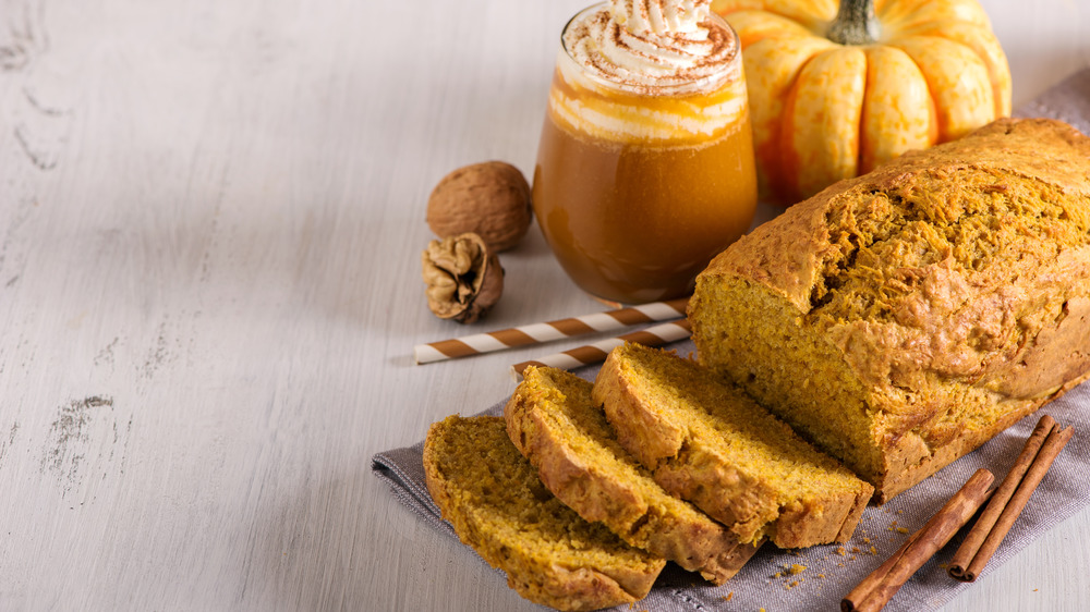 Pumpkin bread and pumpkin latte