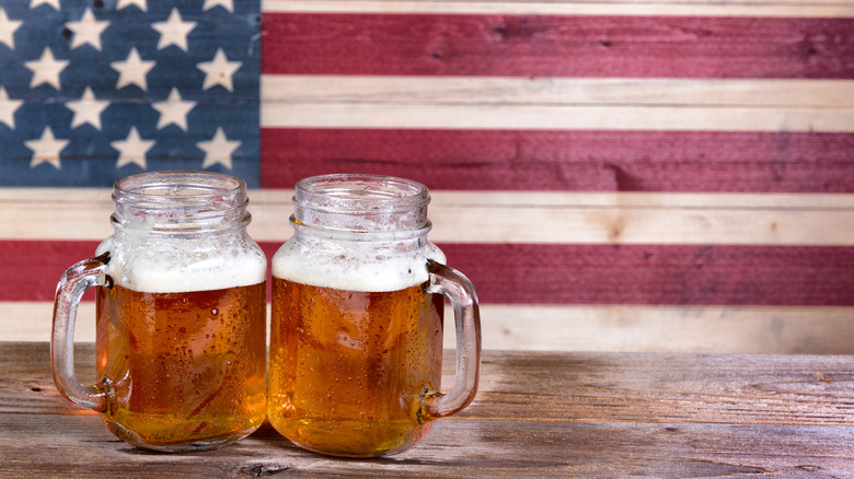 Beer mugs with American flag