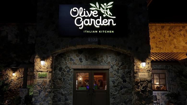 view of exterior of an Olive Garden restaurant