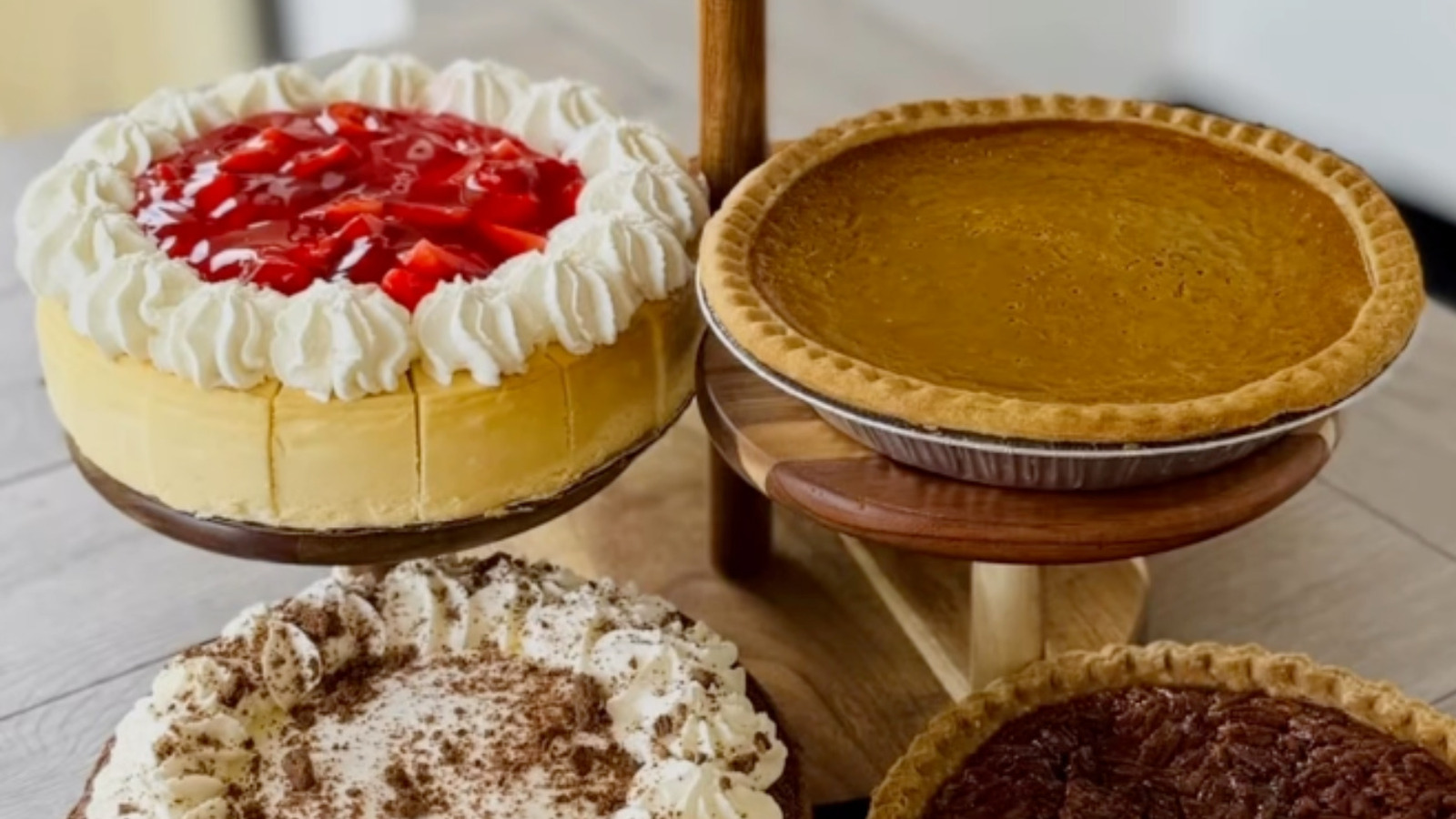 <a href="https://www.mashed.com/2214237/what-happened-lubys-cafeteria/" target="_blank">This Largely Forgotten Cafeteria Chain Was Once Widely Known For Its Desserts Selection</a>