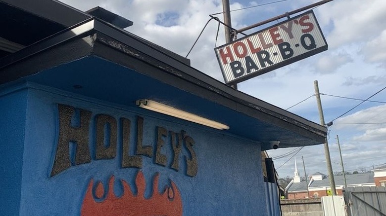 exterior of Holley's Bar B Q