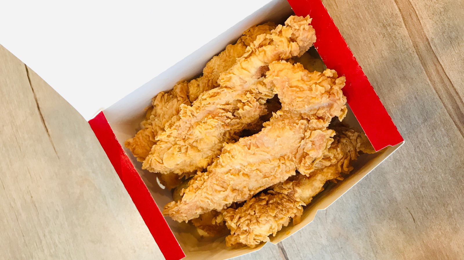 <a href="https://www.mashed.com/2286729/major-chain-high-quality-chicken-tenders-kfc/" target="_blank">This Major Chicken Chain Serves Some Seriously High-Quality Tenders</a>