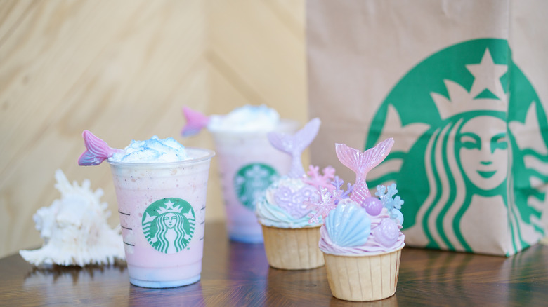 Thai mermaid frappuccino and cupcakes