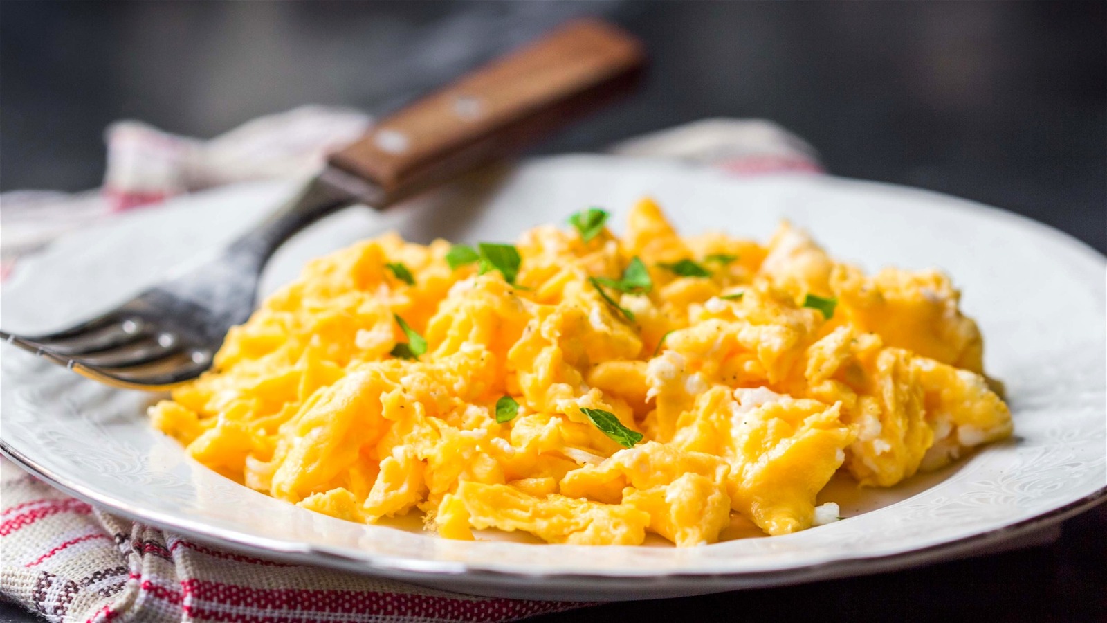 <a href="https://www.mashed.com/2215317/method-most-flavorful-scrambled-eggs/" target="_blank">The Method That Makes The Tastiest Scrambled Eggs</a>