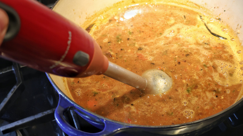 immersion blender in pot of chilpachole
