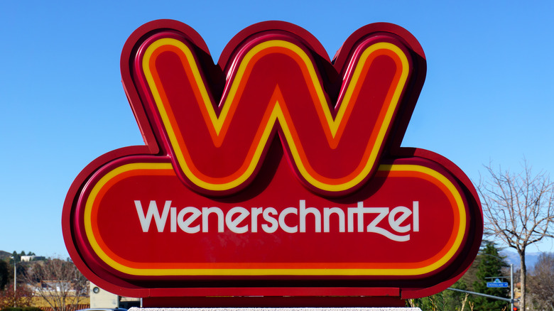 Wienerschnitzel sign