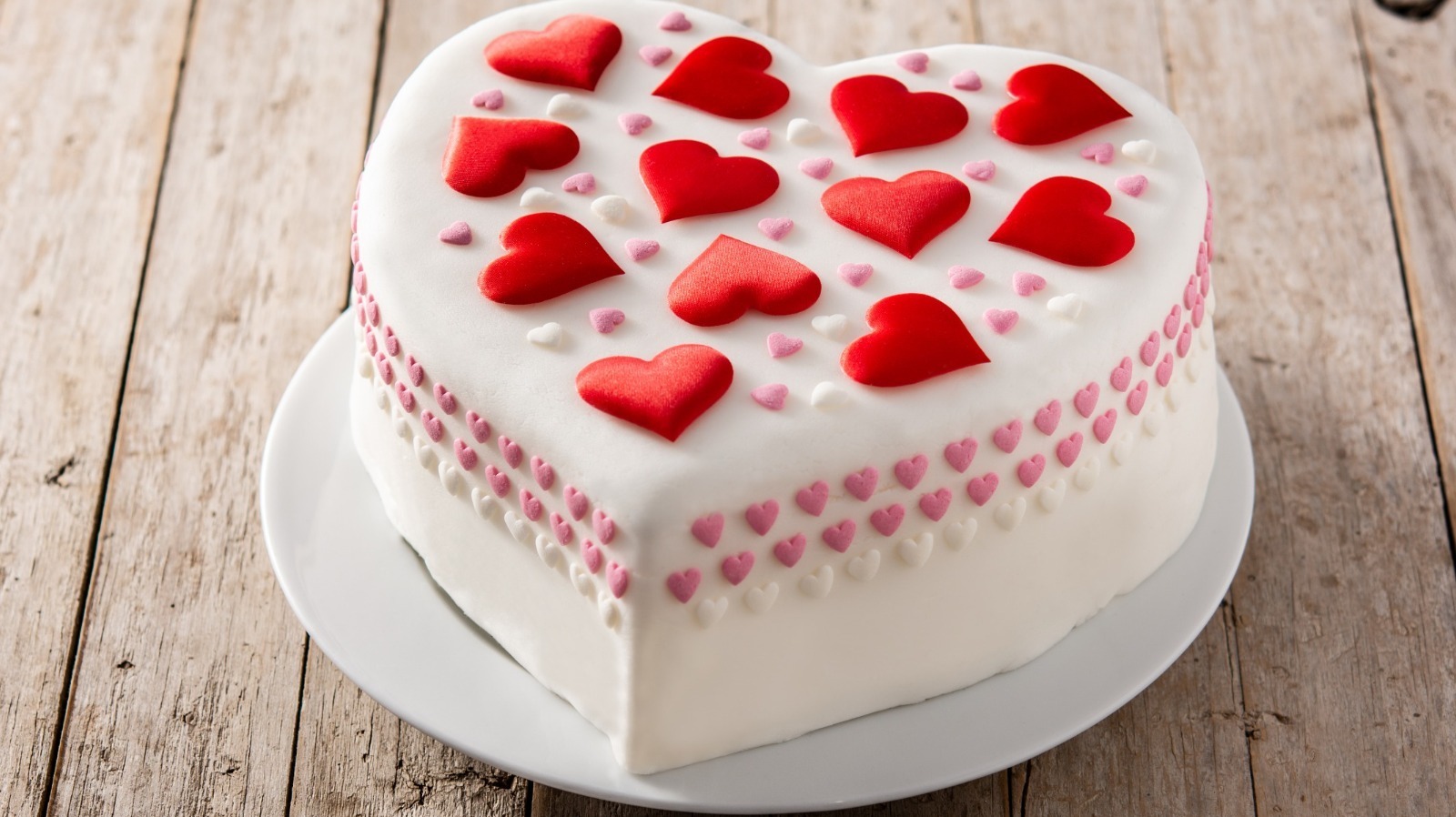 Valentines Day Cakes Online | Use OVF100 & Get 100 off | Send Valentine Cake  - MyFlowerTree