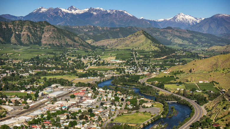 Mountains and valley overlooking Cashmere, Washington