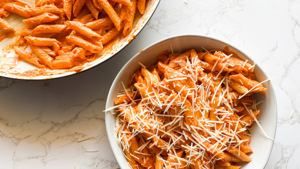 penne alla vodka in bowl