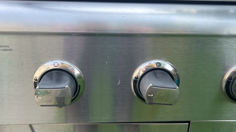 Gas grill knobs