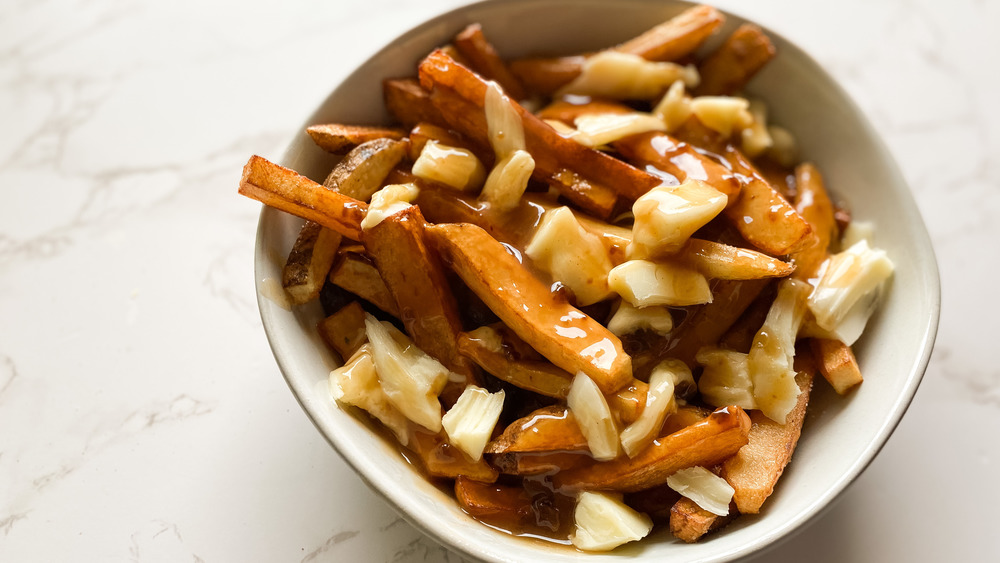 poutine with gravy and mozzarella cheese