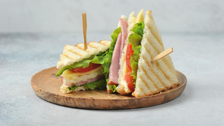 lunch meat sandwich on white bread